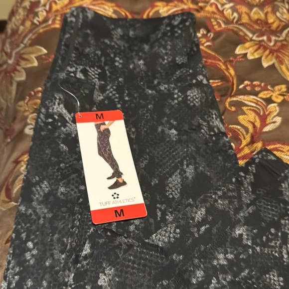 Tuff Athletics Black Rocky Print High Rise UPF 40+ Active Leggings Medium - Picture 10 of 10